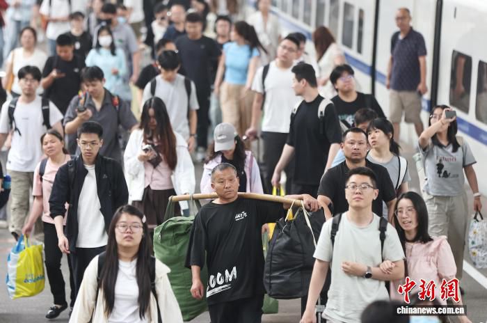 长三角铁路端午假期发送旅客超1000万人次  第2张