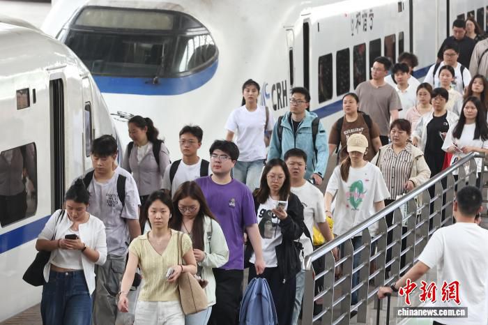 长三角铁路端午假期发送旅客超1000万人次  第1张