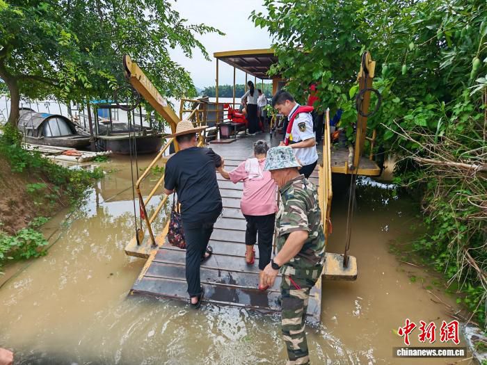 广西8条河流现超警洪水 多地渡口景区调整运营  第2张