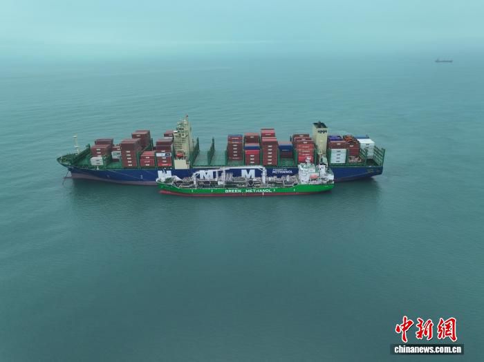 上海港首次完成锚地甲醇船对船加注，单次量创国内纪录