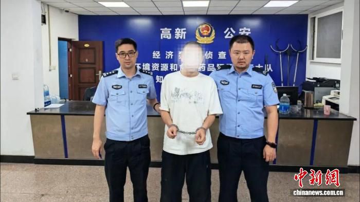 成都高新警方破获非法销售电子烟案 锁定玉林夜市周边片区  第2张