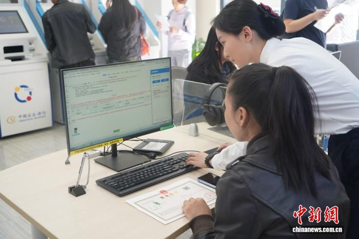 深圳龙岗发布"政务服务全球样板点" AI赋能实现98%热线接通率