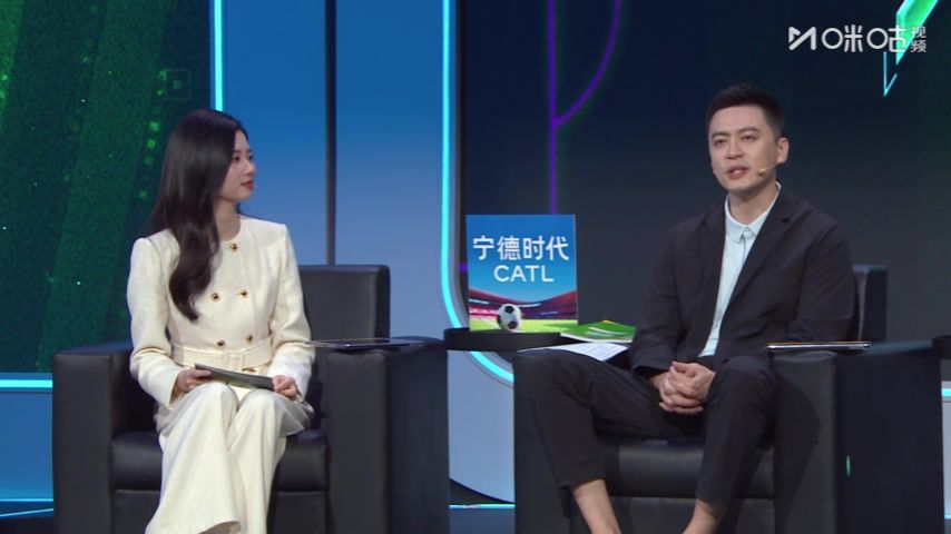 杨鸣分享带队经验：老带新体系与更衣室管理成重点