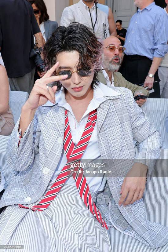 Thom Browne 25年来首登米兰男装周官方日程，蔡徐坤特邀出席  第2张
