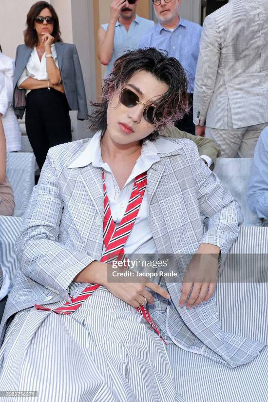 Thom Browne 25年来首登米兰男装周官方日程，蔡徐坤特邀出席  第3张