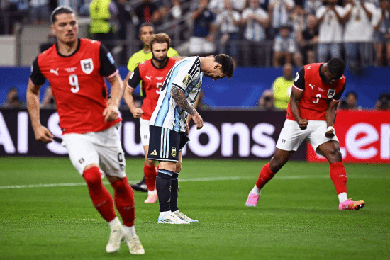 梅西独中两元加冕世界杯历史射手王 阿根廷2-0胜奥地利提前出线  第2张