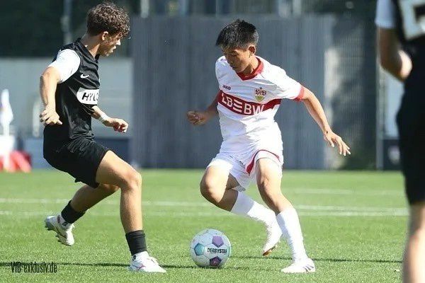 青岛西海岸签下19岁国青中场谢初筠 曾效力斯图加特U19
