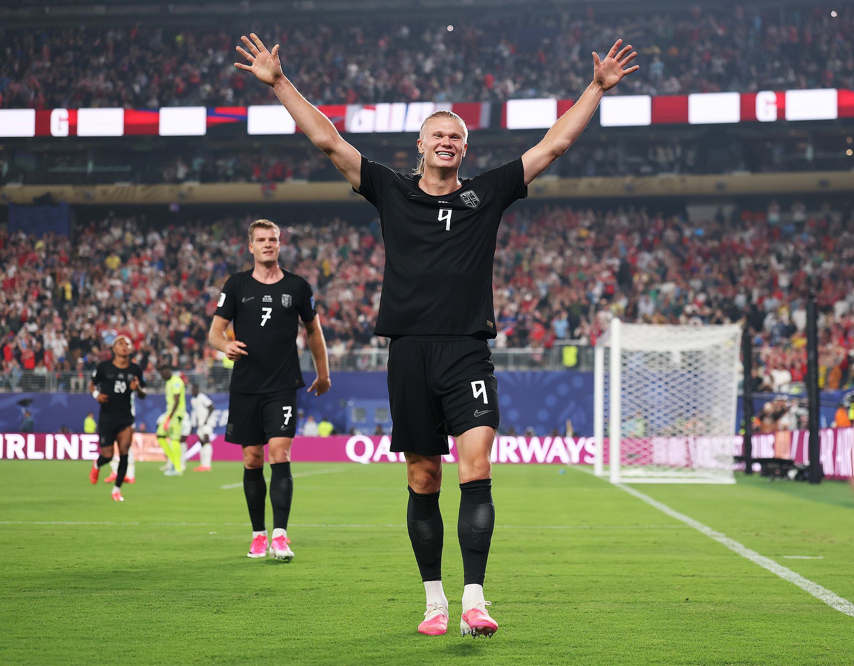 哈兰德世界杯前两场各进2球 近50年第二人