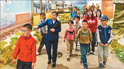 青年学子走进青海原子城 聆听“两弹一星”峥嵘岁月