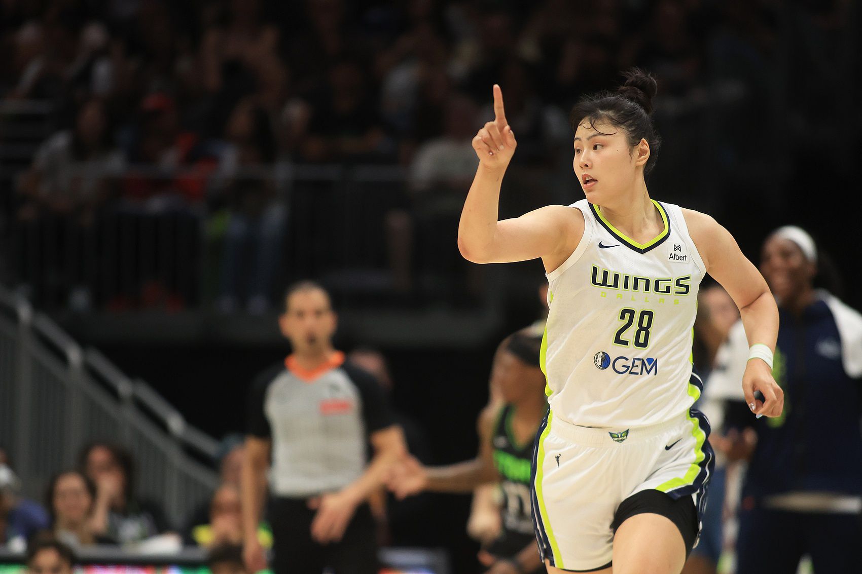 李月汝高效10分助飞翼加时险胜风暴