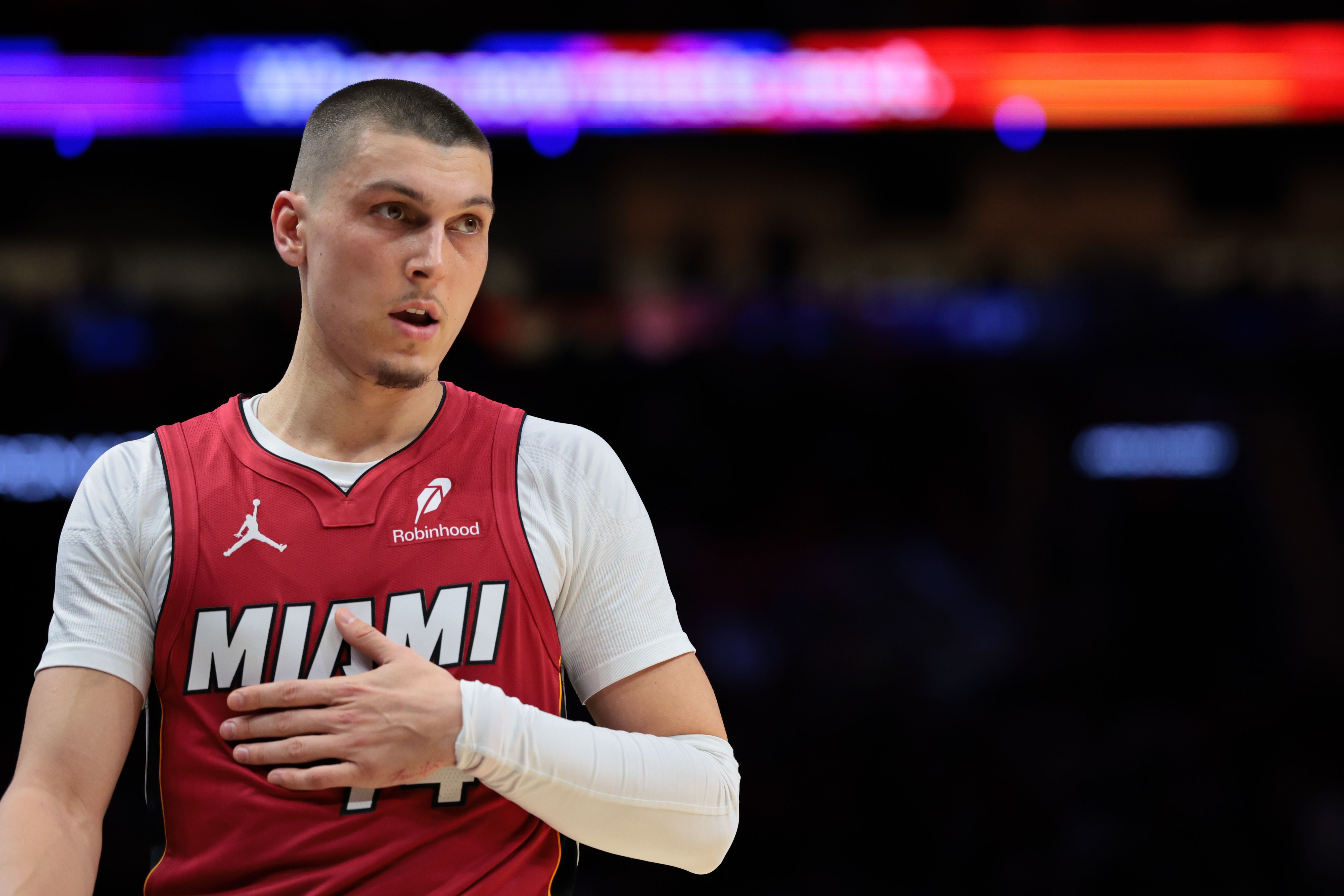 希罗赴雄鹿换字母哥：NBA休赛期重磅交易达成