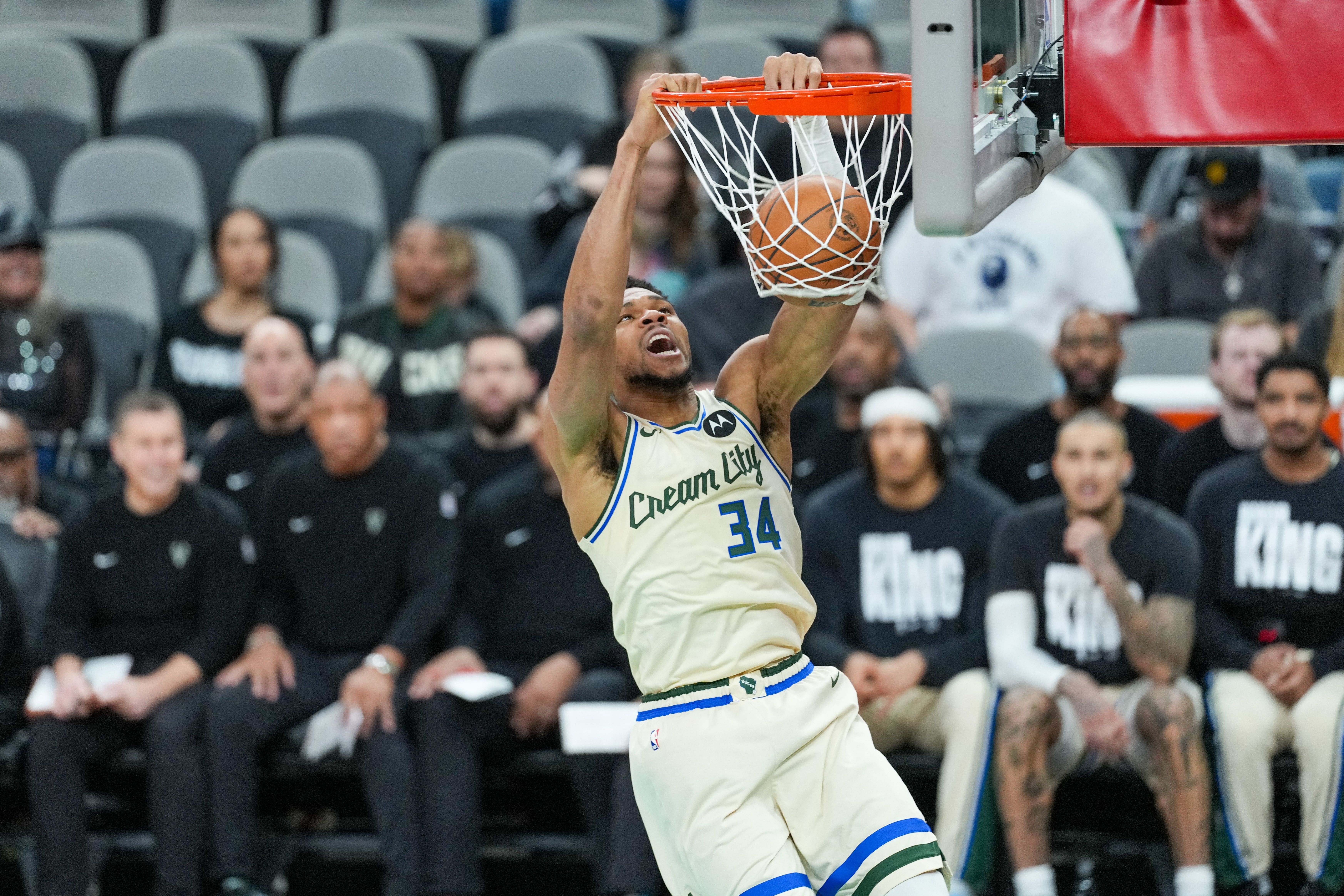 ESPN名记：雄鹿将字母哥与波蒂斯交易至热火 得到希罗等四人及选秀权