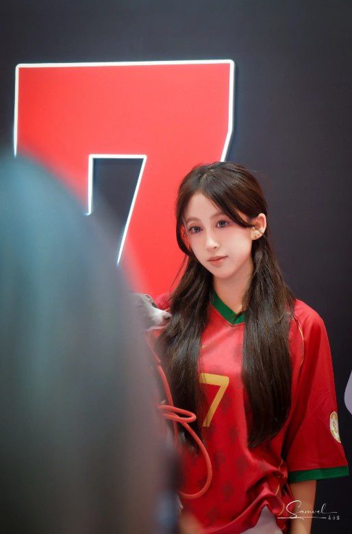 韦世豪个人潮牌快闪店在成都开业 多名蓉城队友到场支持  第3张