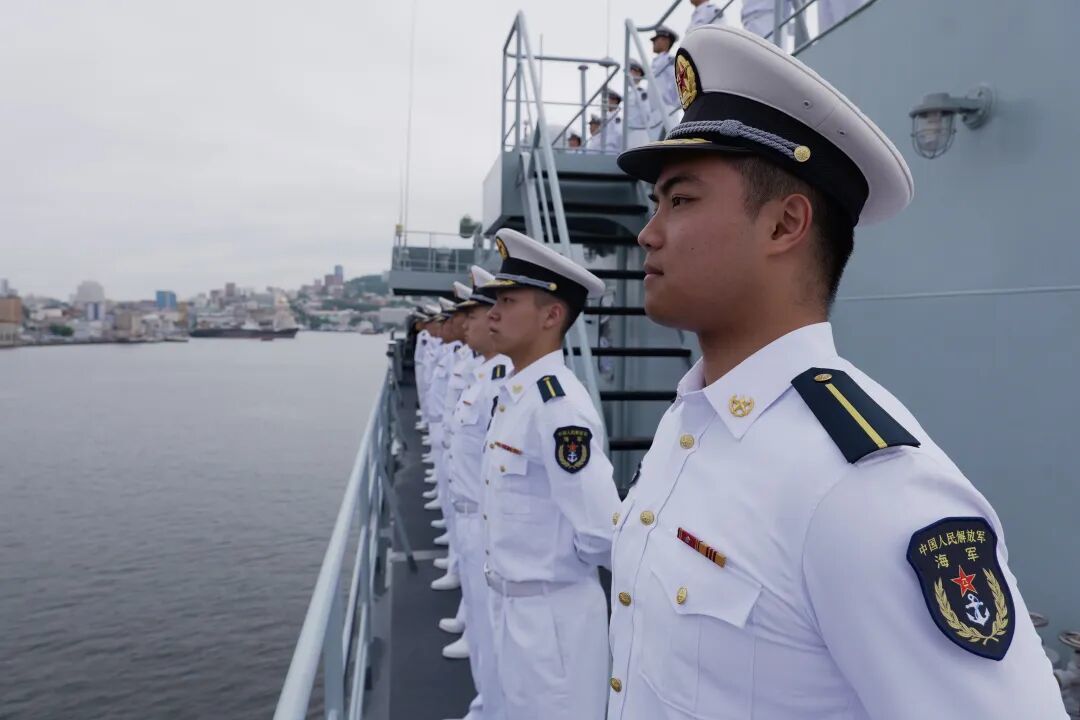 海军83舰编队抵达符拉迪沃斯托克，开启对俄首访  第2张
