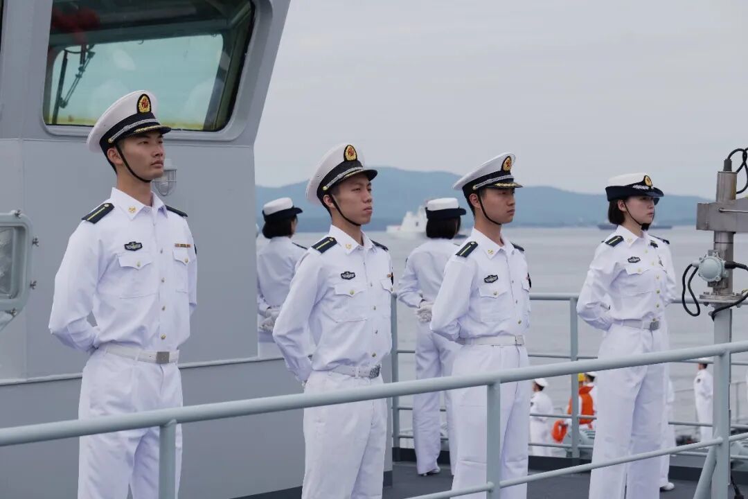 海军83舰编队抵达符拉迪沃斯托克，开启对俄首访  第3张