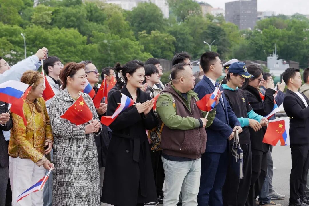 海军83舰编队抵达符拉迪沃斯托克，开启对俄首访  第5张