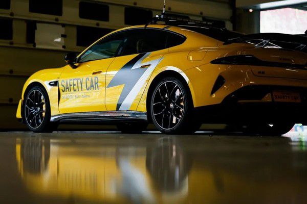 小米SU7 Ultra成为CTCC官方安全车，将参与今年赛事保障  第2张