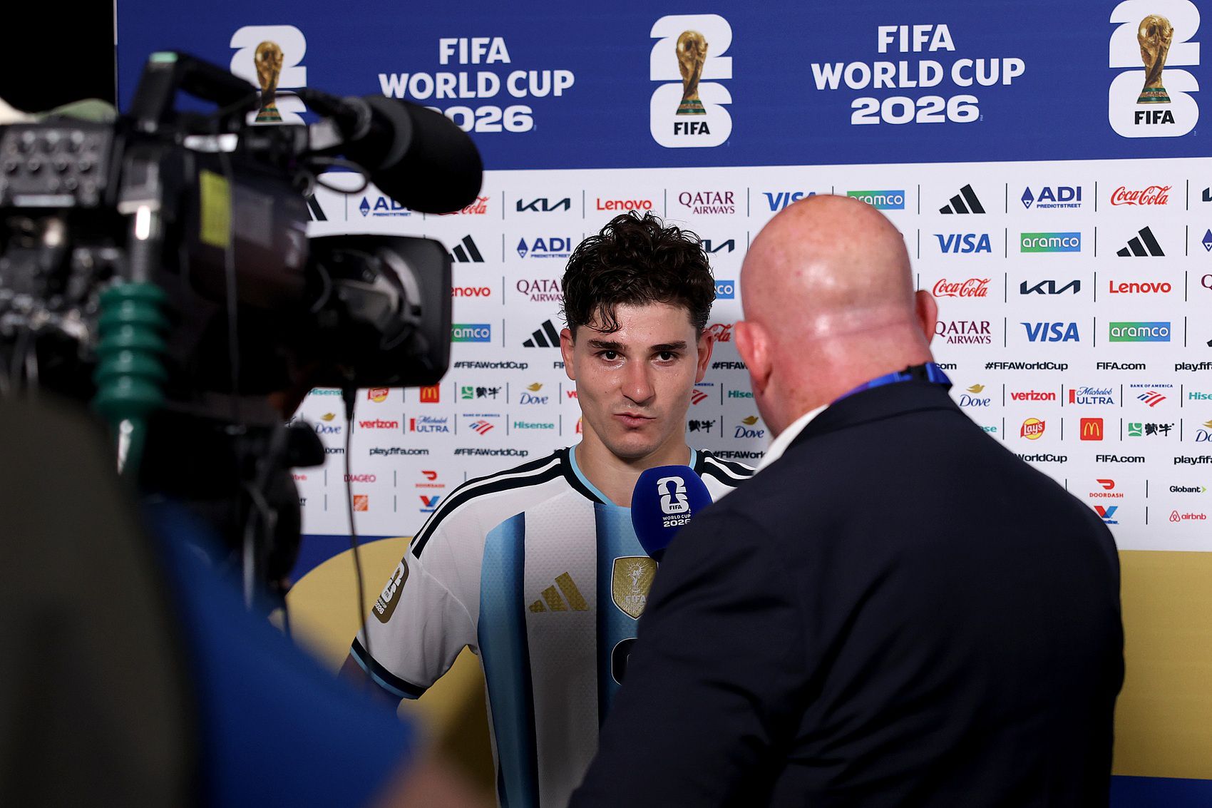 马竞就阿尔瓦雷斯转会纠纷向FIFA起诉巴萨，称除非支付5亿违约金免谈