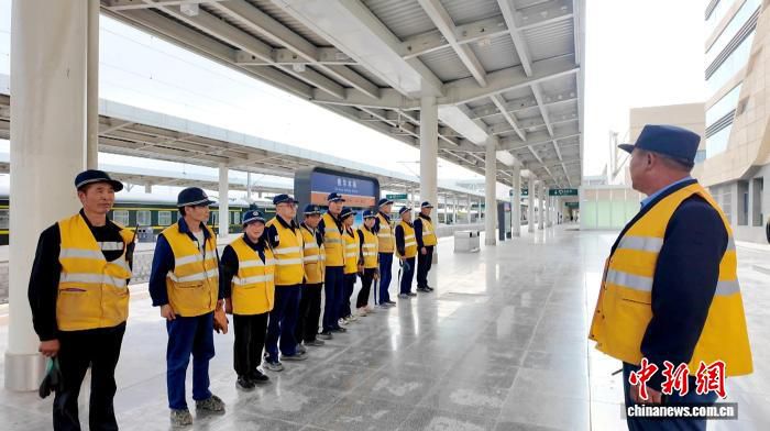 高原列车“清道夫”15分钟完成吸污，青藏铁路格尔木站实现污物零排放  第2张
