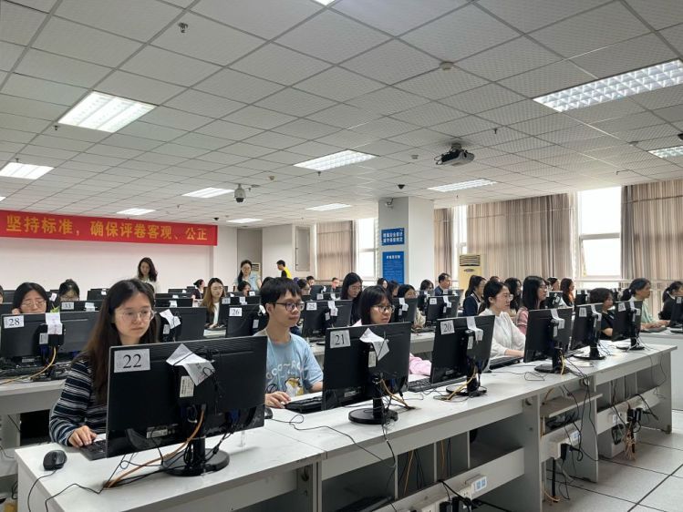 2026年高考评卷现场开放探访 多环节保障分数公平准确