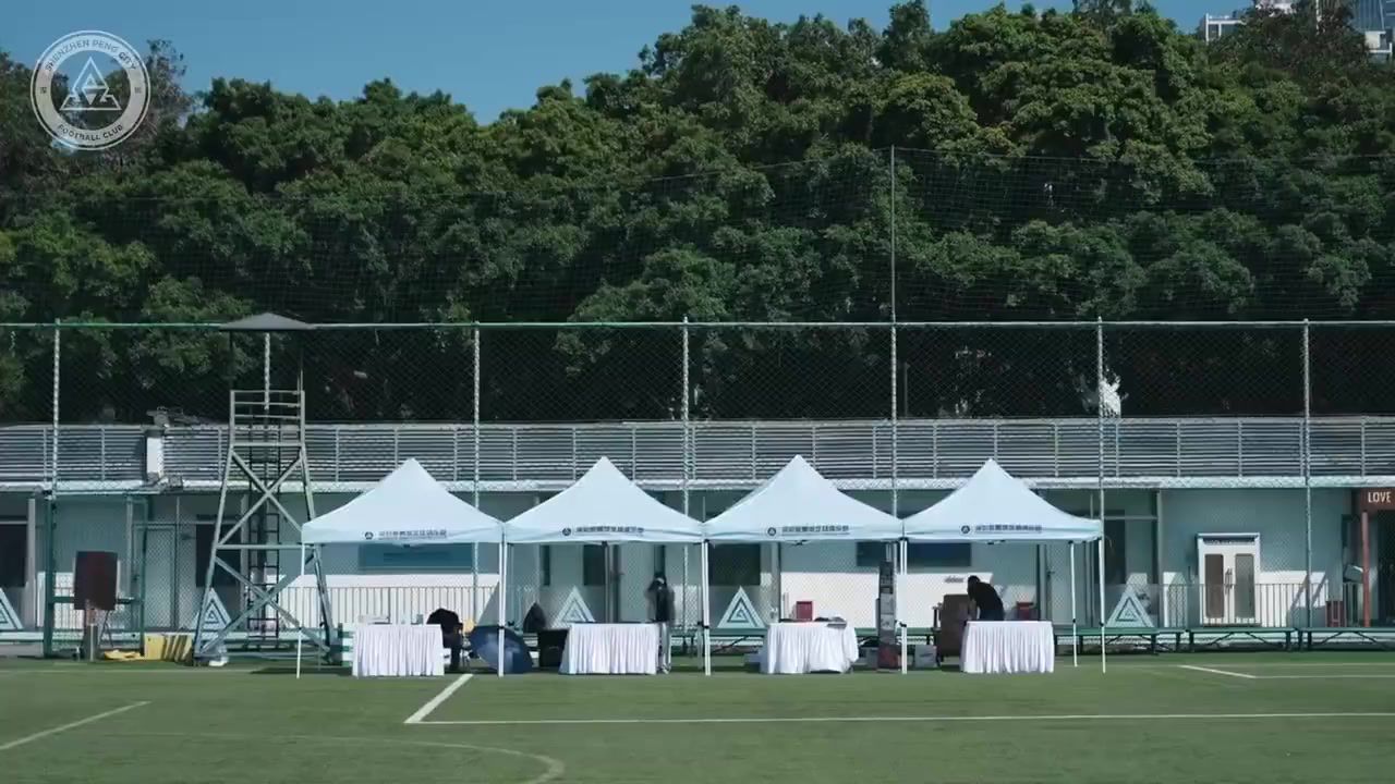 北京国安俱乐部举办球迷开放日活动 球员与支持者互动
