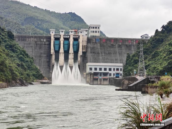 广西本轮强降雨致48条河流现超警洪水 水利部门累计发布预警142次