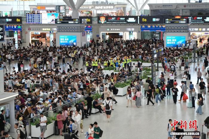 端午假期深圳铁路到发旅客342.9万人次 跨境客流增长超两成