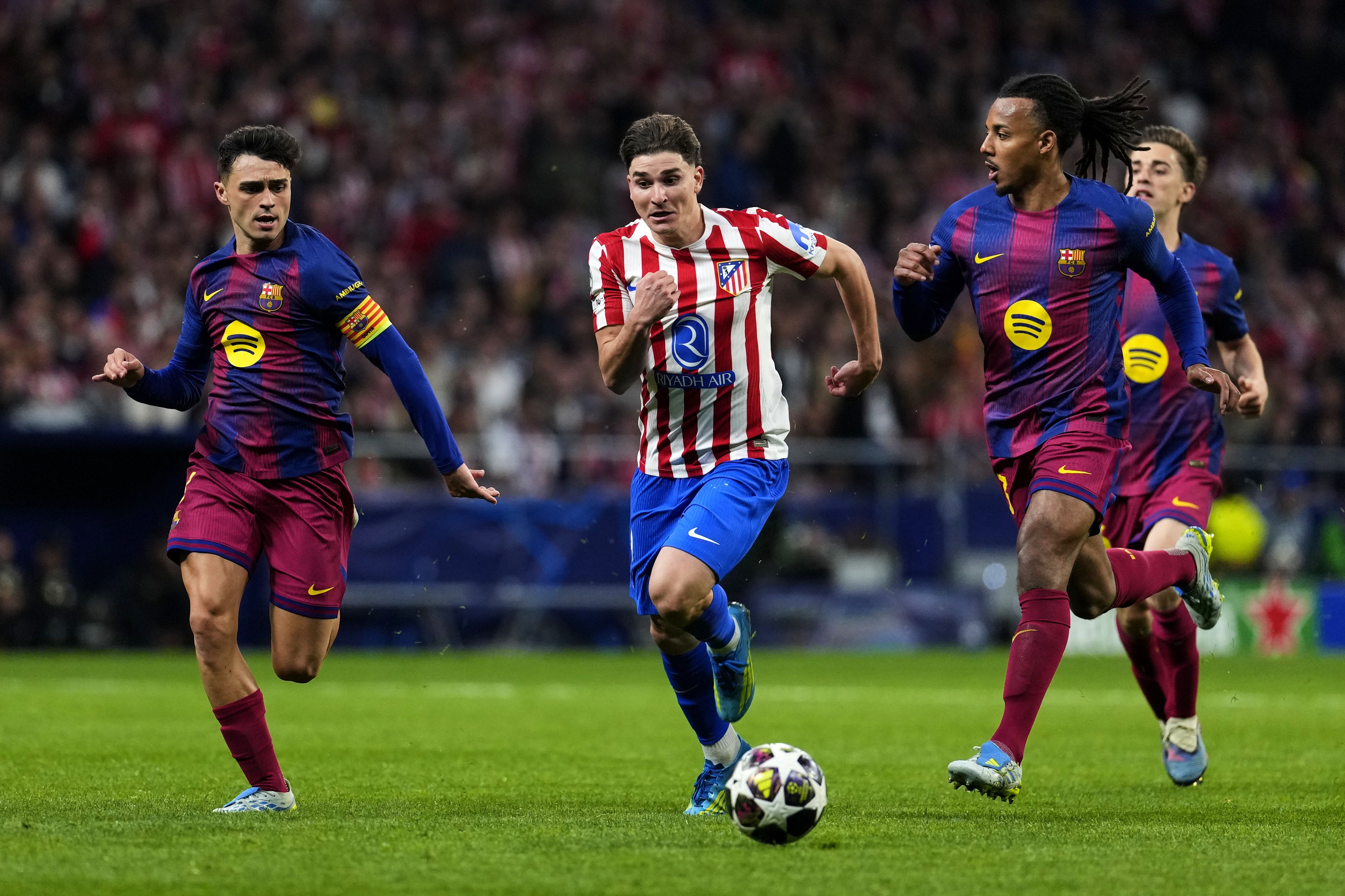巴萨将对阿尔瓦雷斯提交第二份报价，全队对球员离队申请持正面态度