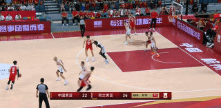 打得真好！廖三宁强势突破一打二 人缝中上下步强硬上篮2+1
