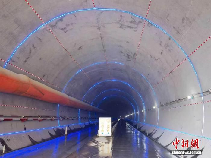 西渝高铁北屏隧道贯通 为全线如期贯通奠定基础  第2张