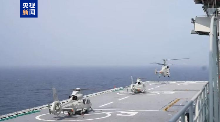 辽宁舰编队完成40多天远海实战化训练返回青岛母港  第2张