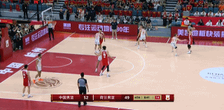 还得看你！廖三宁急停急起+转身潇洒拉杆上篮 落地也磕到头但无碍