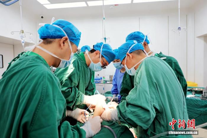 新疆生产建设兵团第一师医院多学科协作抢救4岁重伤孩童 5次会诊4次远程连线