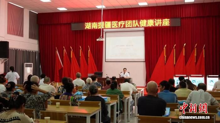 湖南医疗团队在乌鲁木齐救治危重老人 获“毛医生”称呼  第3张