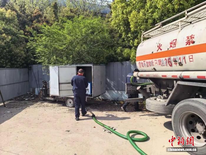 合肥警方捣毁无人值守自助式非法加油窝点 经营者微信远程控制