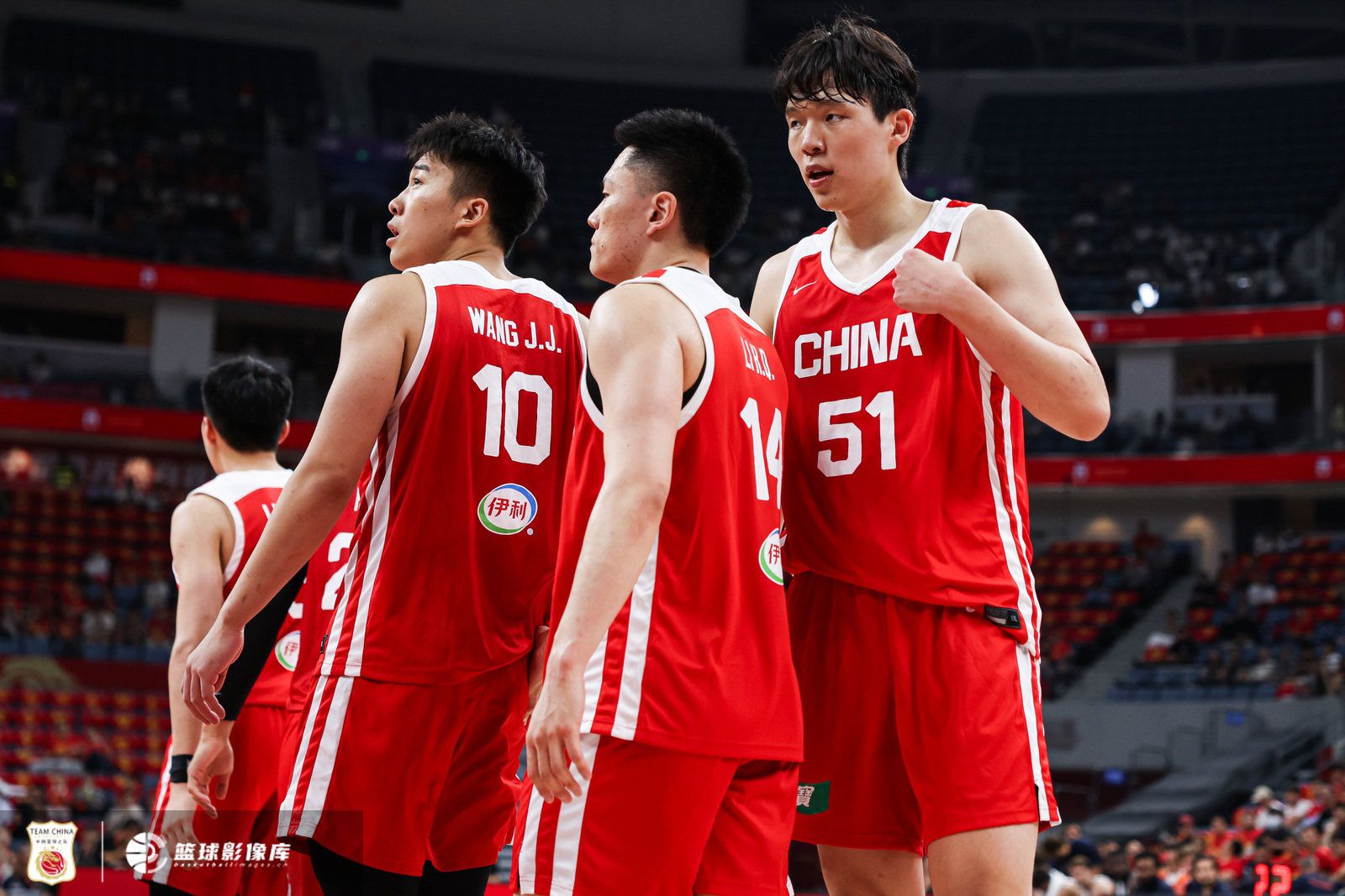 中国男篮65-60胜荷兰热身赛两连胜 杨瀚森7分8篮板融入成焦点  第1张