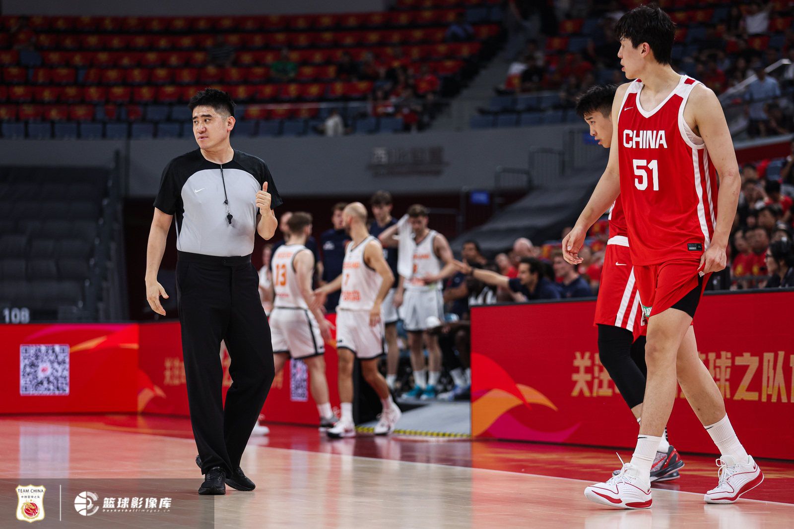中国男篮热身赛65-60胜荷兰 杨瀚森回归7分8篮板  第1张
