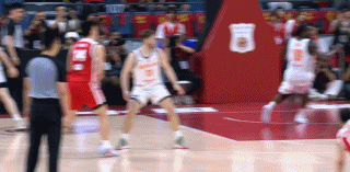 关键球！杨瀚森三秒区内终于要到位 翻身左手勾手稳稳命中  第2张