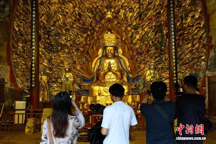 两岸媒体参访团走进大足石刻 感受世界石窟艺术瑰宝  第2张