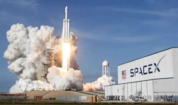 SpaceX股价跌破首日开盘价 市值跌破2万亿美元