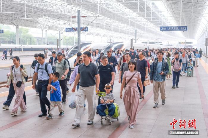 国铁北京局端午假期累计发送旅客703.8万人次 日均140.8万人次创历史新高
