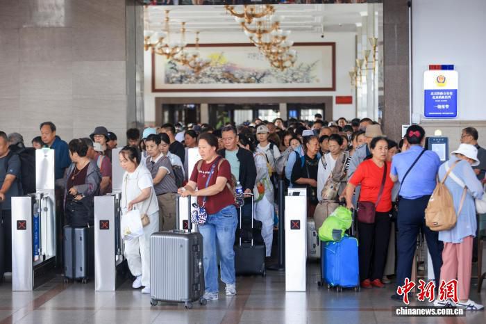 国铁北京局端午假期累计发送旅客703.8万人次 日均140.8万人次创历史新高  第3张