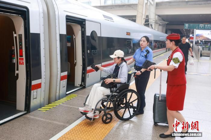 国铁北京局端午假期累计发送旅客703.8万人次 日均140.8万人次创历史新高  第2张