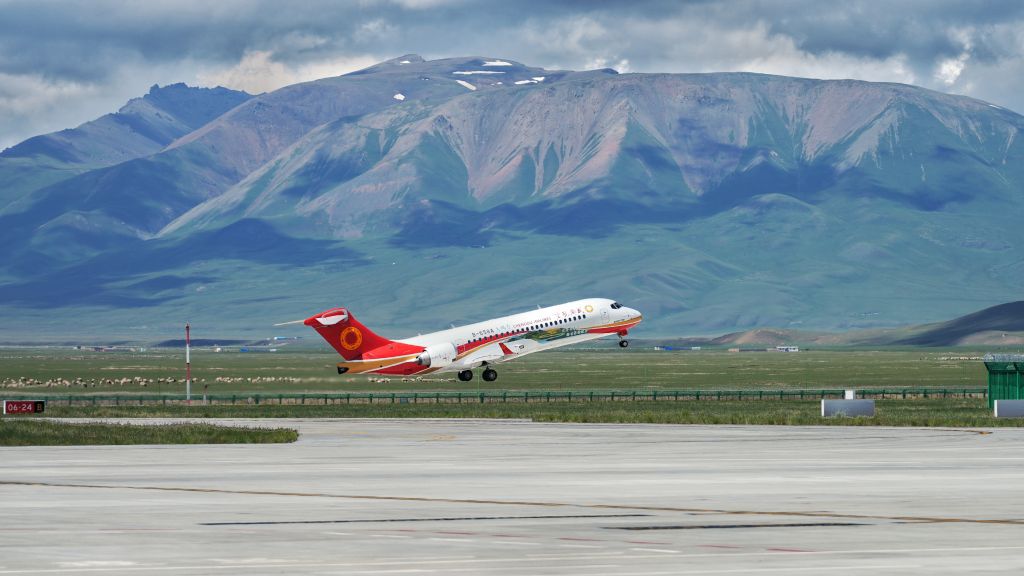 成都航空C909执飞第二条高高原航线 乌鲁木齐至和静至喀什航线开通