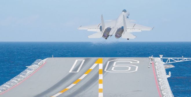 辽宁舰航母编队完成远海实战化训练返回青岛母港