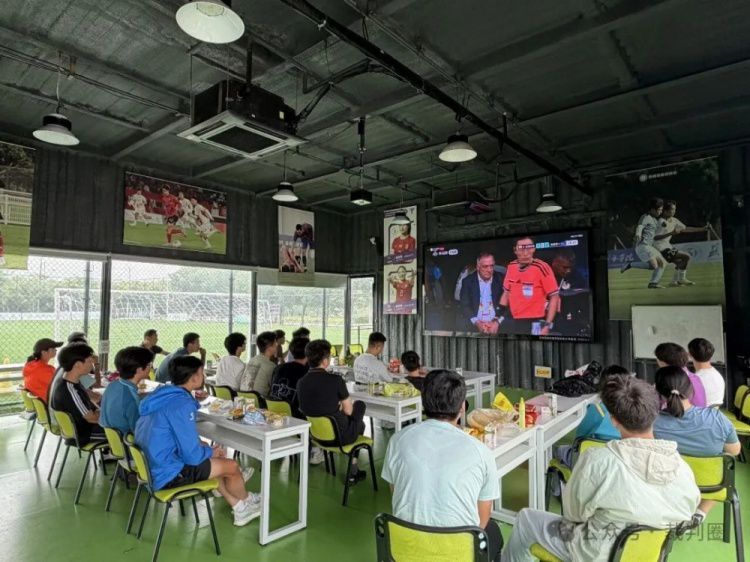 中国裁判组创历史：马宁、周飞、傅明同场执法世界杯