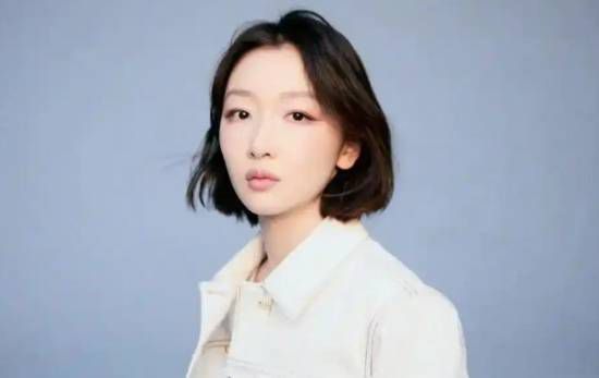 周冬雨回应话剧《文城》争议：首演被指依赖提词器导致笑场  第2张