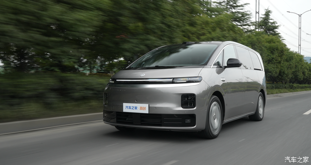 零跑D99正式发布 定位科技豪华旗舰MPV 起售价30万级  第8张
