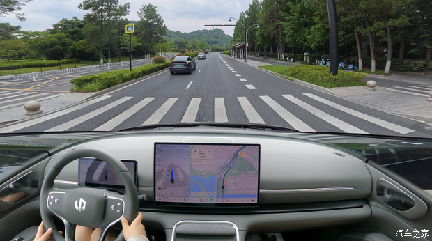 零跑D99正式发布 定位科技豪华旗舰MPV 起售价30万级  第11张