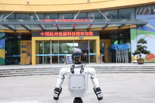 商汤科技具身机器人在杭州低碳科技馆上岗担任AI讲解员  第3张